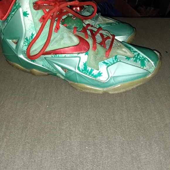 Shoes - Picture 4 of 5